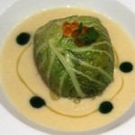 ντολμάς καραβίδας με λάχανο savoy και βελουτέ πράσου